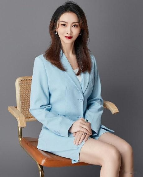 裴轶不仅是打了北京理工的脸，也是打了中国民主同盟的脸。
一个天津师范大学本科（二