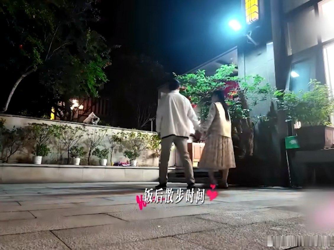 李维嘉说谢娜爸妈就是父母爱情有时候羡慕张杰谢娜在一起的甜蜜，才发现谢娜父母就是最