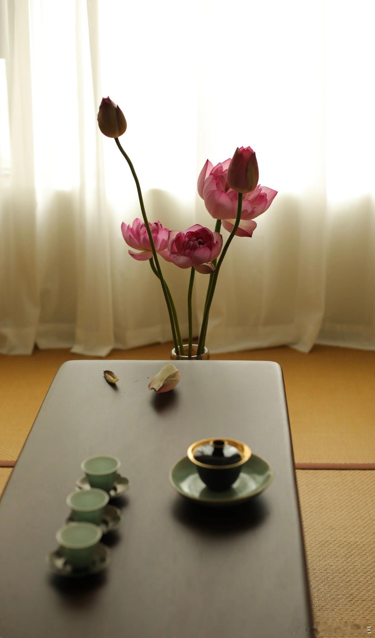 世事无常，命途如棋，得意和失意转瞬之间，上一刻春风得意，转眼便可能跌进漩涡，急流