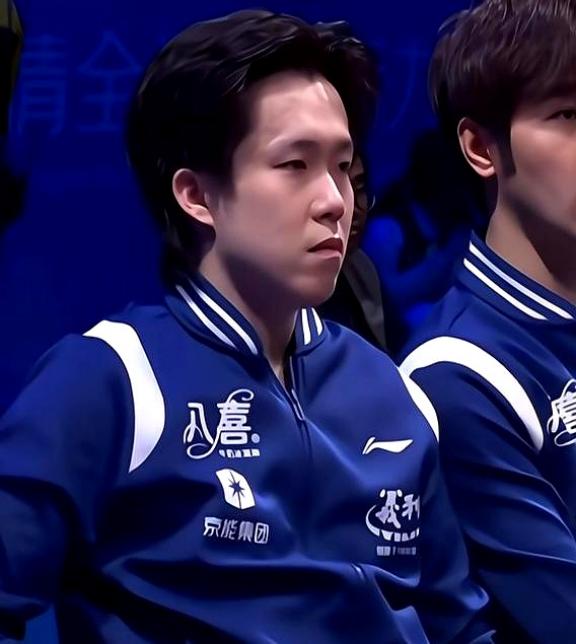 明眼人都看出来了，大头这是真的不好受了。
他不是因为对手太强而挫败，而是因为打出