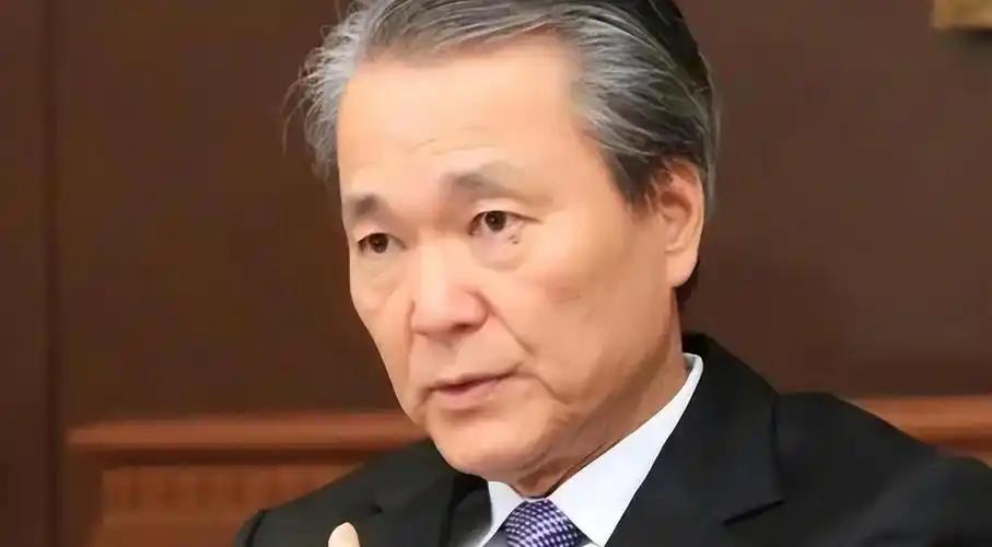 日本商界最高话事人公开向中方喊话，直接要求撤回出口管制措施。一句 “水位正在一点
