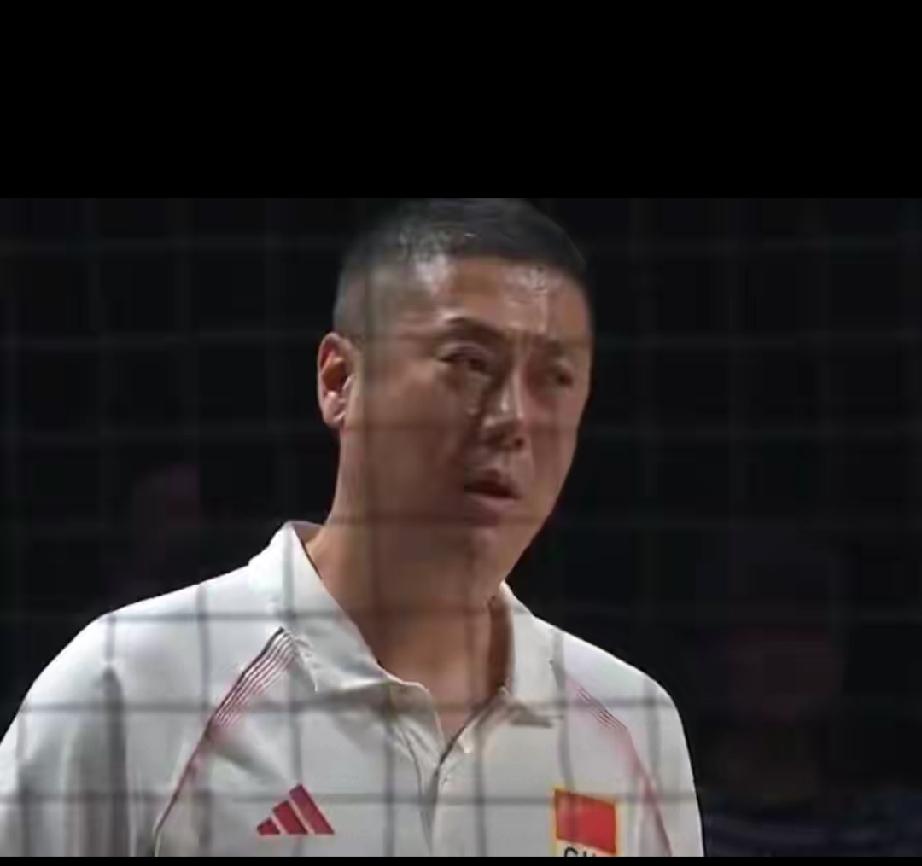 土耳其干净利索3比0赢了我们，因为它们这场比赛的这几个点都取得成功。
防守上卡死