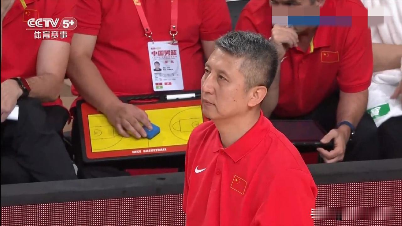 中国男篮热身赛的大名单终于出炉了！今天晚上中国男篮将会在杭州和澳大利亚男篮进行一