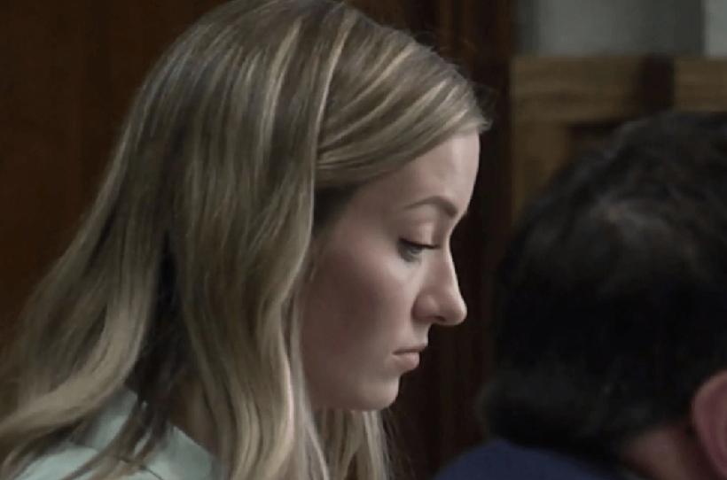 美国华盛顿州斯波坎市中央谷高中一名已婚女教师，被揭发与一名17岁男学生发展不当关