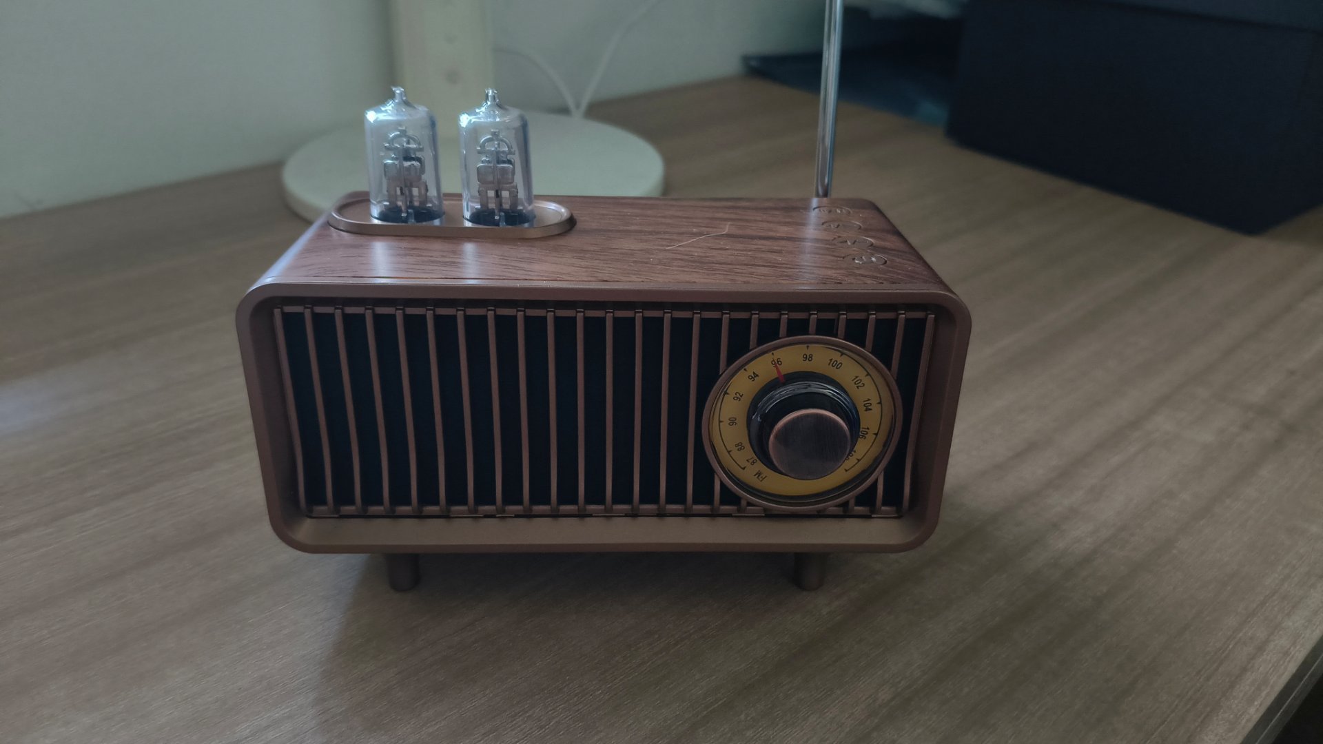 8月底去了趟长春，临别前，领导送了很多东西，包括一个小音箱，我挺喜欢的可以链接蓝