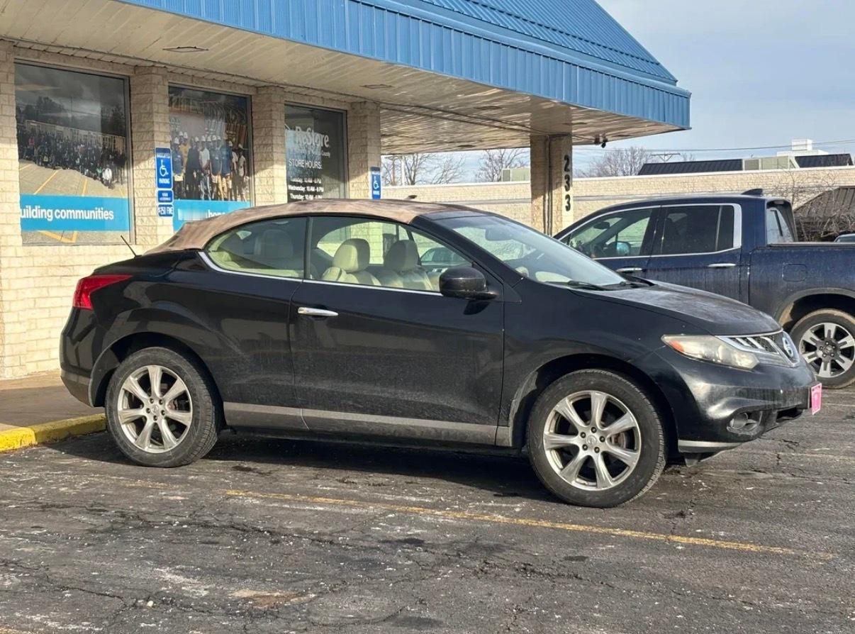 日产里面外形孤傲且不可一世的车型，把标遮住有多少人认识这车？