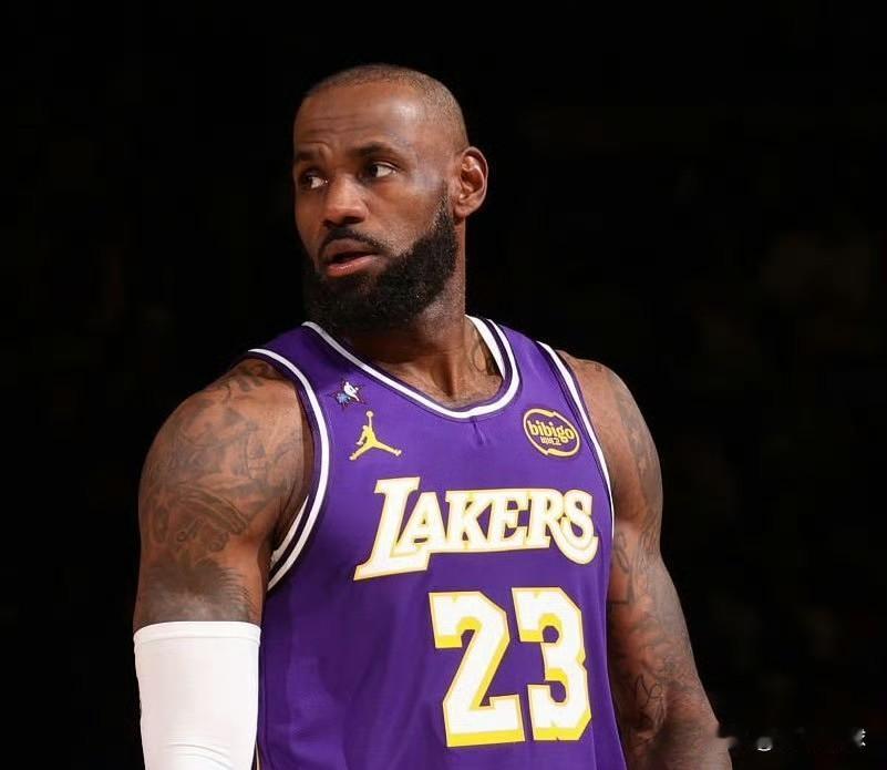 詹姆斯和湖人队真要分道扬镳了！

据权威记者Jake Fischer报道：湖人队