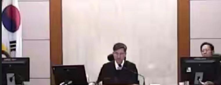 金建希案二审主审法官死于法院之联想

事件背景：申宗旽（也译申宗旿）法官是韩国前