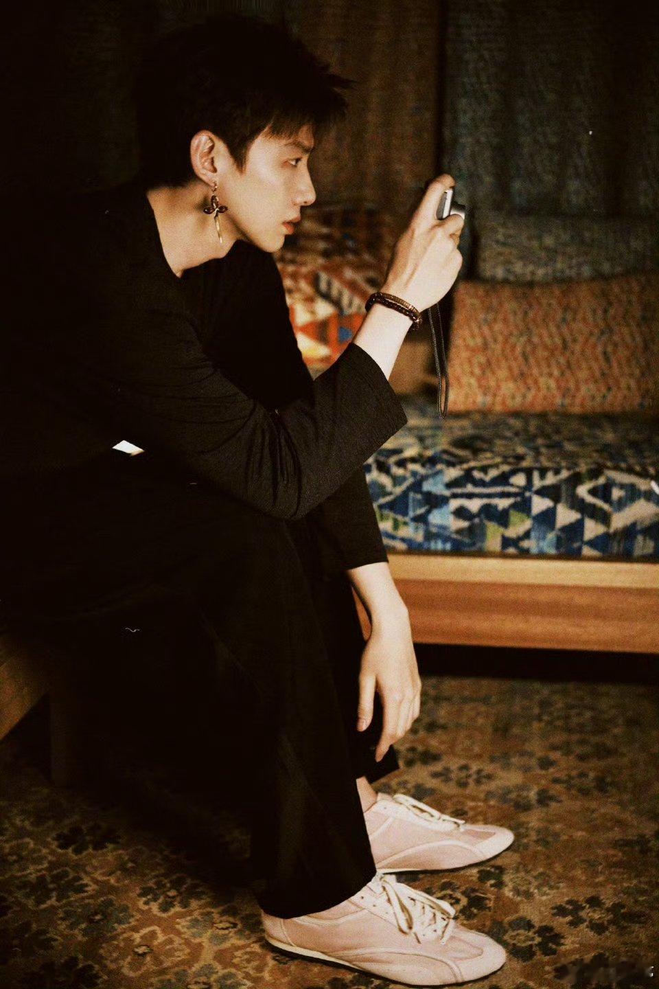 白敬亭滑雪营业白敬亭滑雪营业照那很帅了 