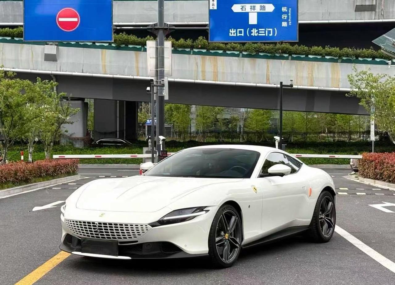 2024年⬆️ 法拉利罗马Roma，白色外观/红色内饰 配置：20寸抛光锻造轮毂