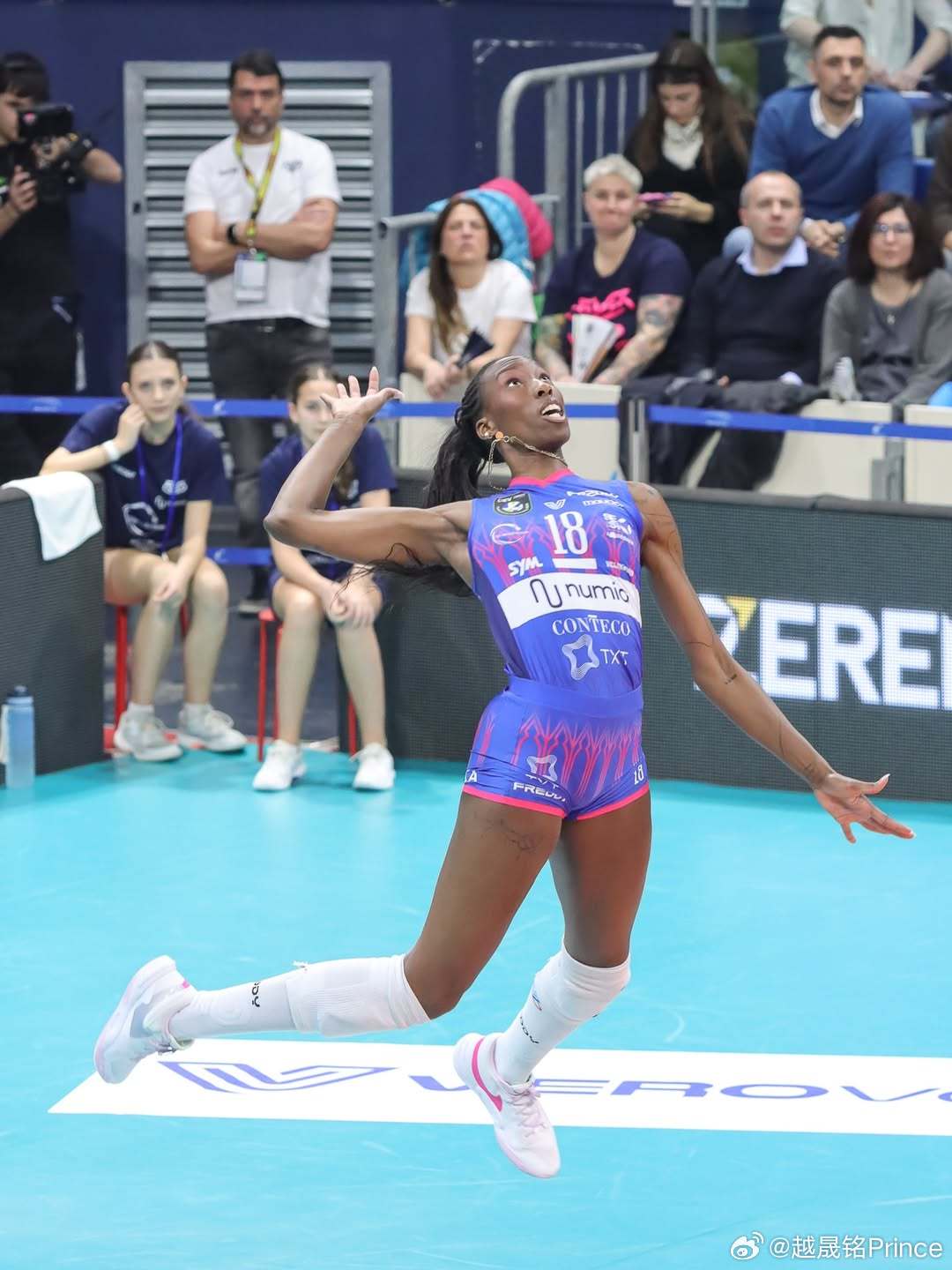 💥 宝拉·埃格努和本赛季的欧冠说再见，这是她8年以来首次未能进入欧冠半决赛。⚡