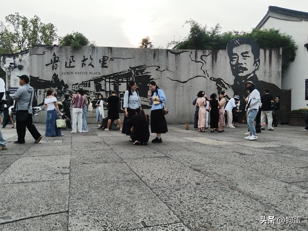 爷，我并不是专程来看你的，只不过是在绍兴出差，今日下午难得有一两个小时空闲时间，