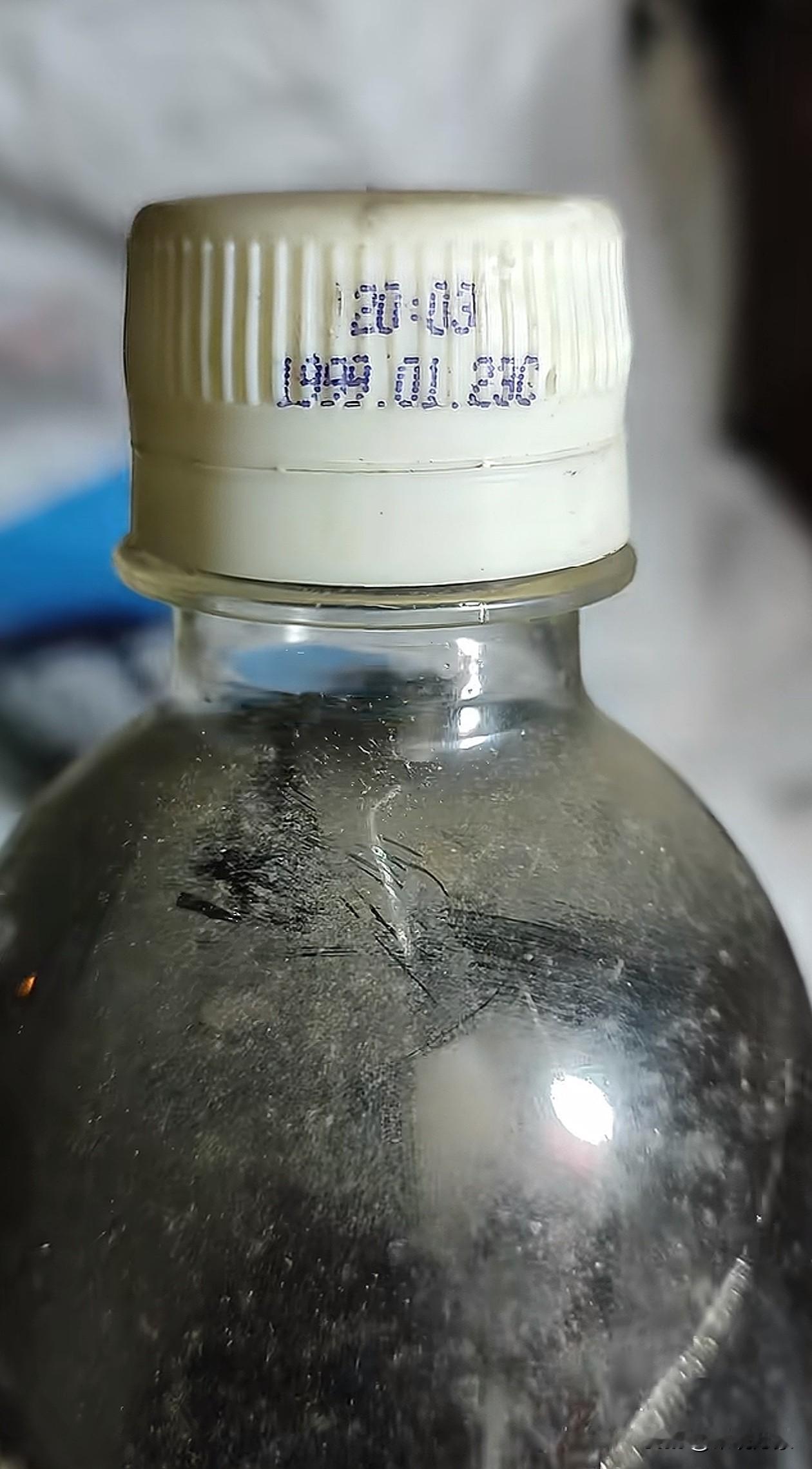 1999年的一瓶饮料健力宝
一瓶过期了二十多年的饮料