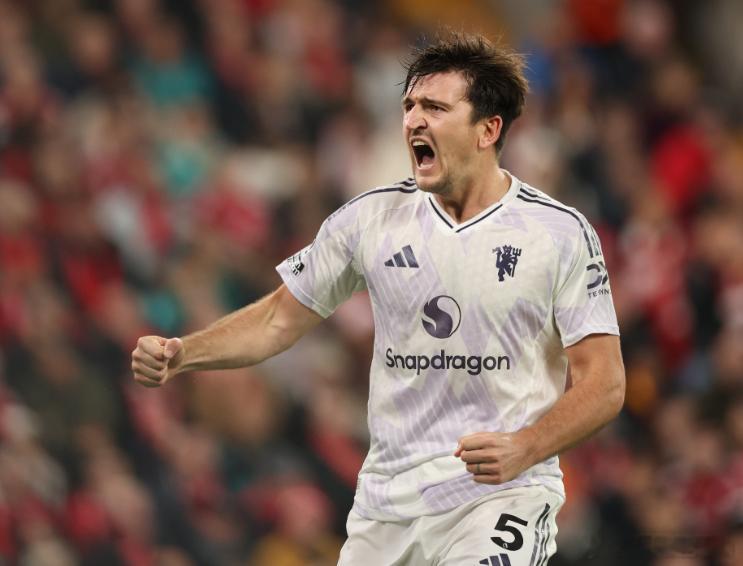 英格兰名宿莱因克尔接受了媒体的采访，对曼联后卫马奎尔做出了评价。莱因克尔表示：“