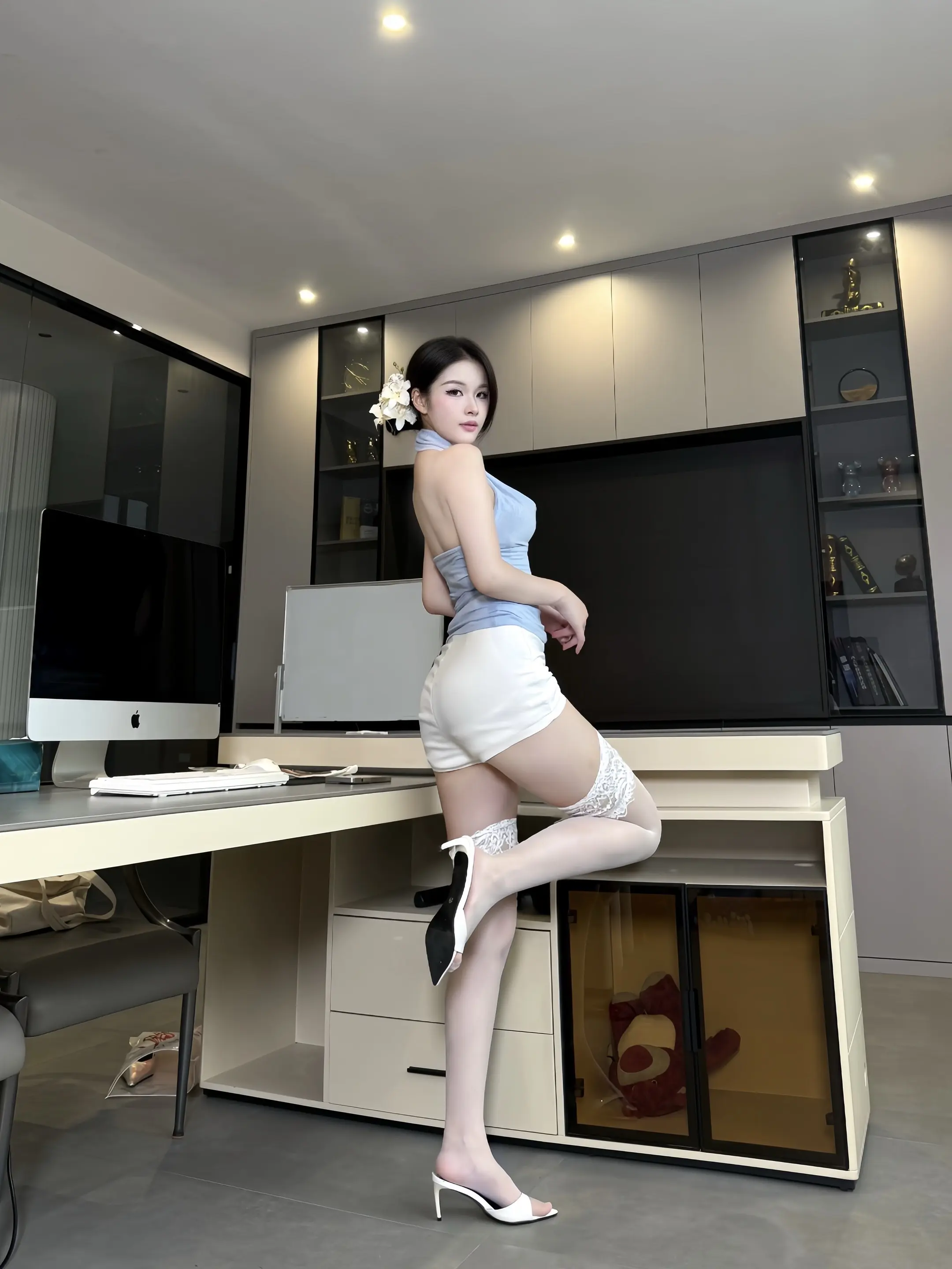 饱饱 这样穿够辣吗。