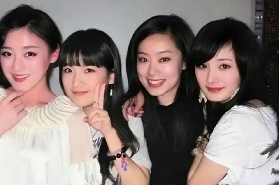 杨幂北电宿舍四人组好家伙！考古挖出大宝藏！原来杨幂、张小斐、焦俊艳、袁姗姗这四位
