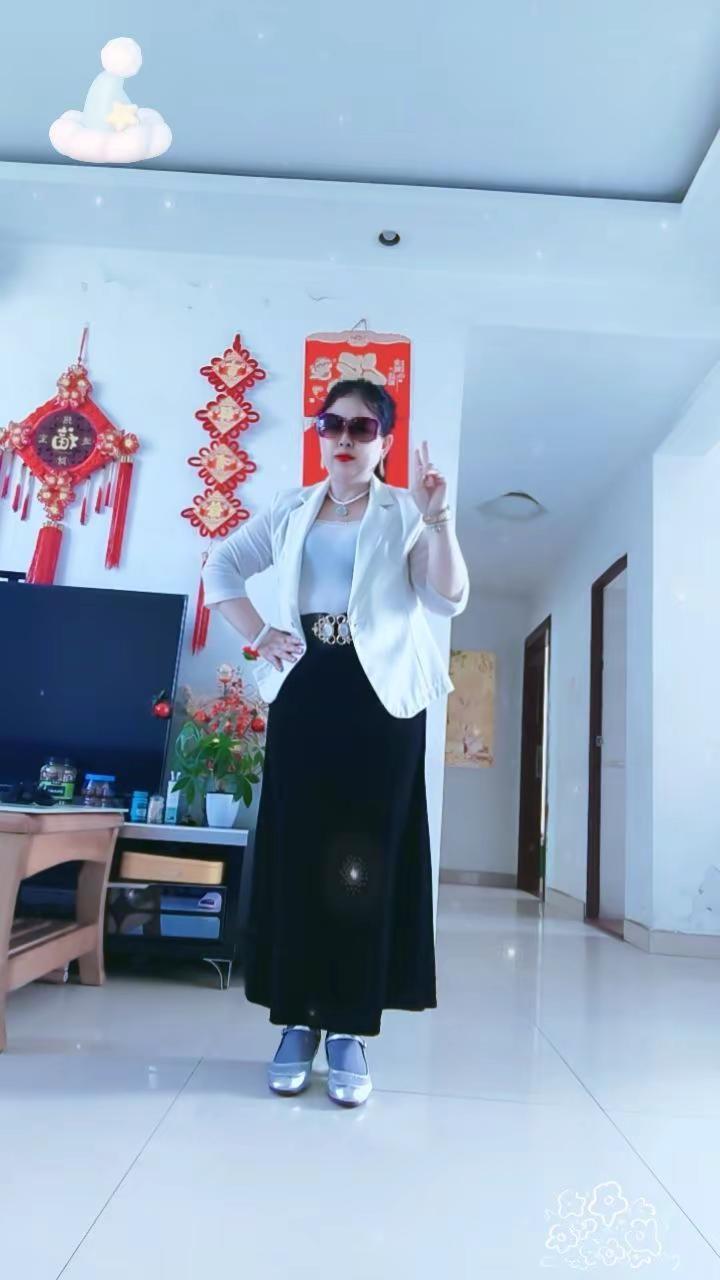 我的时尚穿搭家人们，中午好。