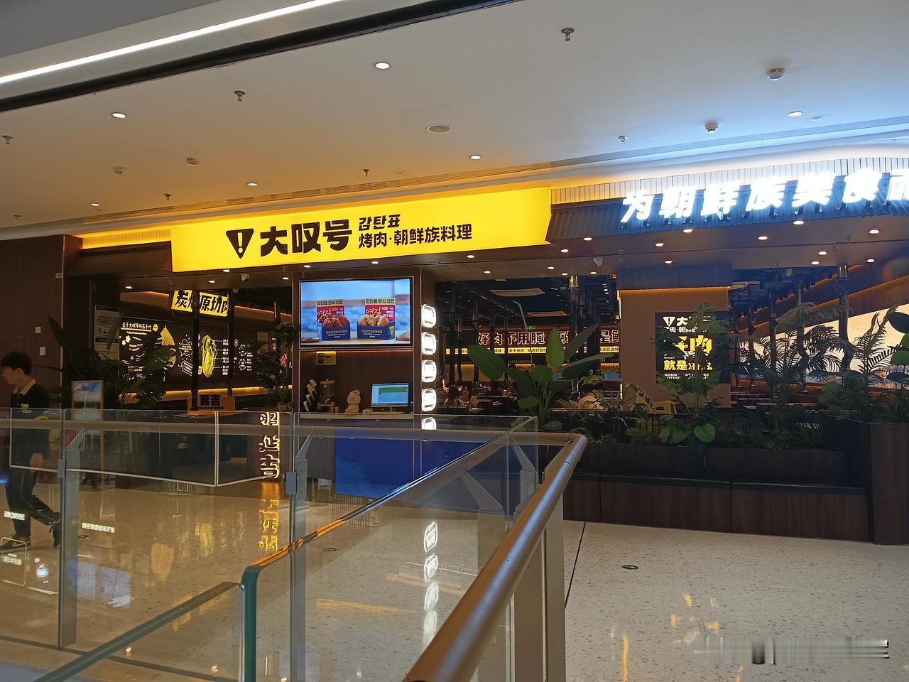 孙女邀我
周日，孙女邀我去她家看她，早上从西环城出发，坐公交车去儿子家，早上老伴