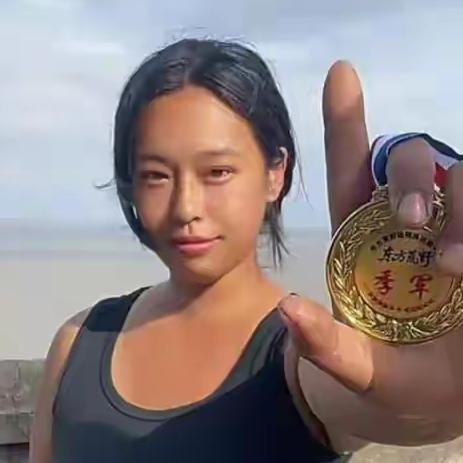 你能想象吗？一个原本为减肥愁破头的25岁女生，参加海岛求生赛35天，居然暴瘦28