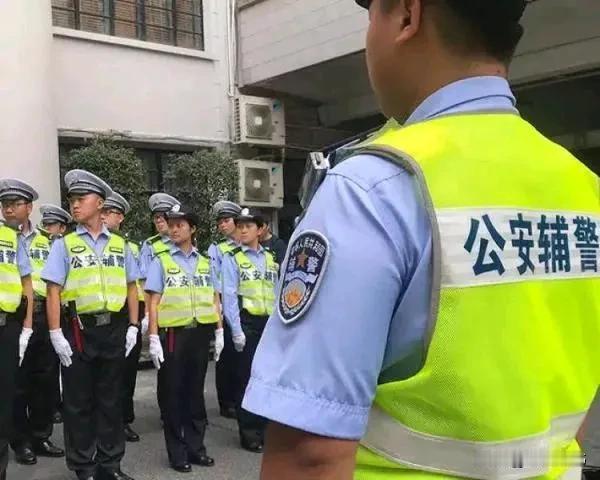 辅警工资和前景怎么样我跟我侄子说到他的辅警工作，每月工资才2800块，我就劝他说