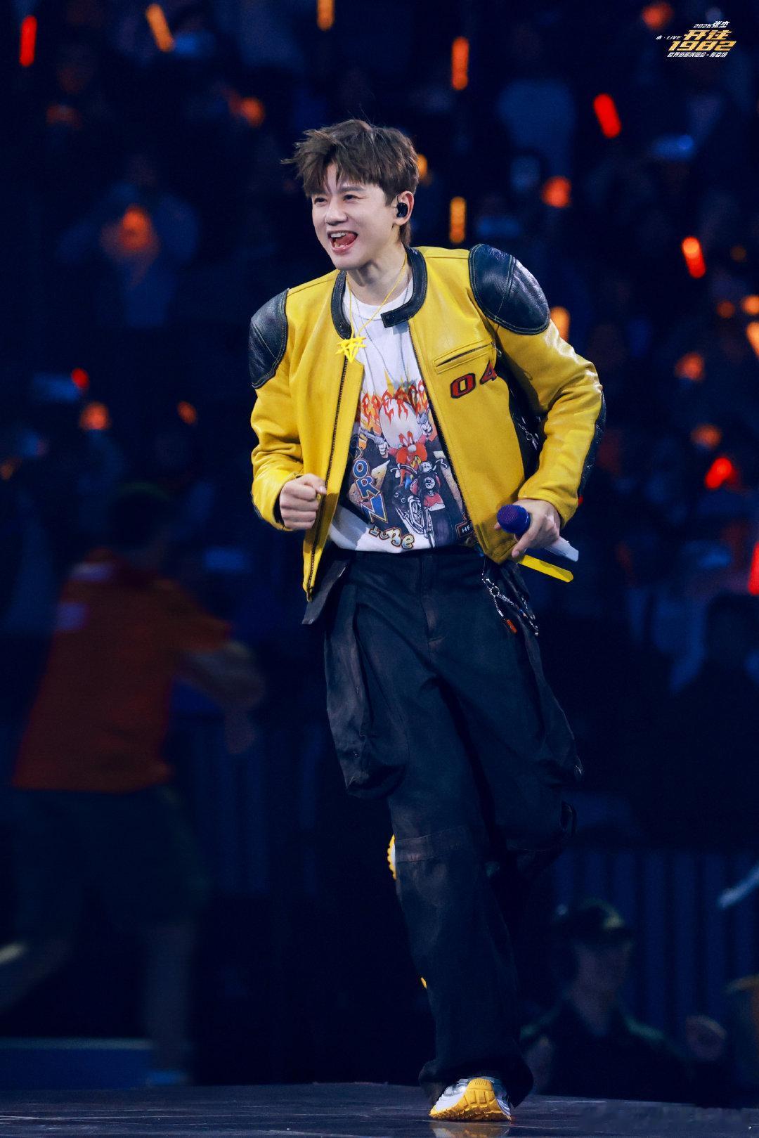 张杰成都演唱会年味十足 张杰把新春游园搬来演唱会 张杰太懂了！把新春游园搬去成都