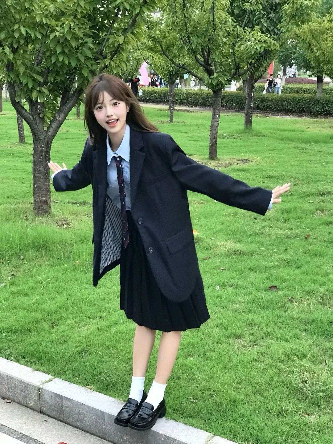 存一些甜妹jk制服拍照姿势！！💕