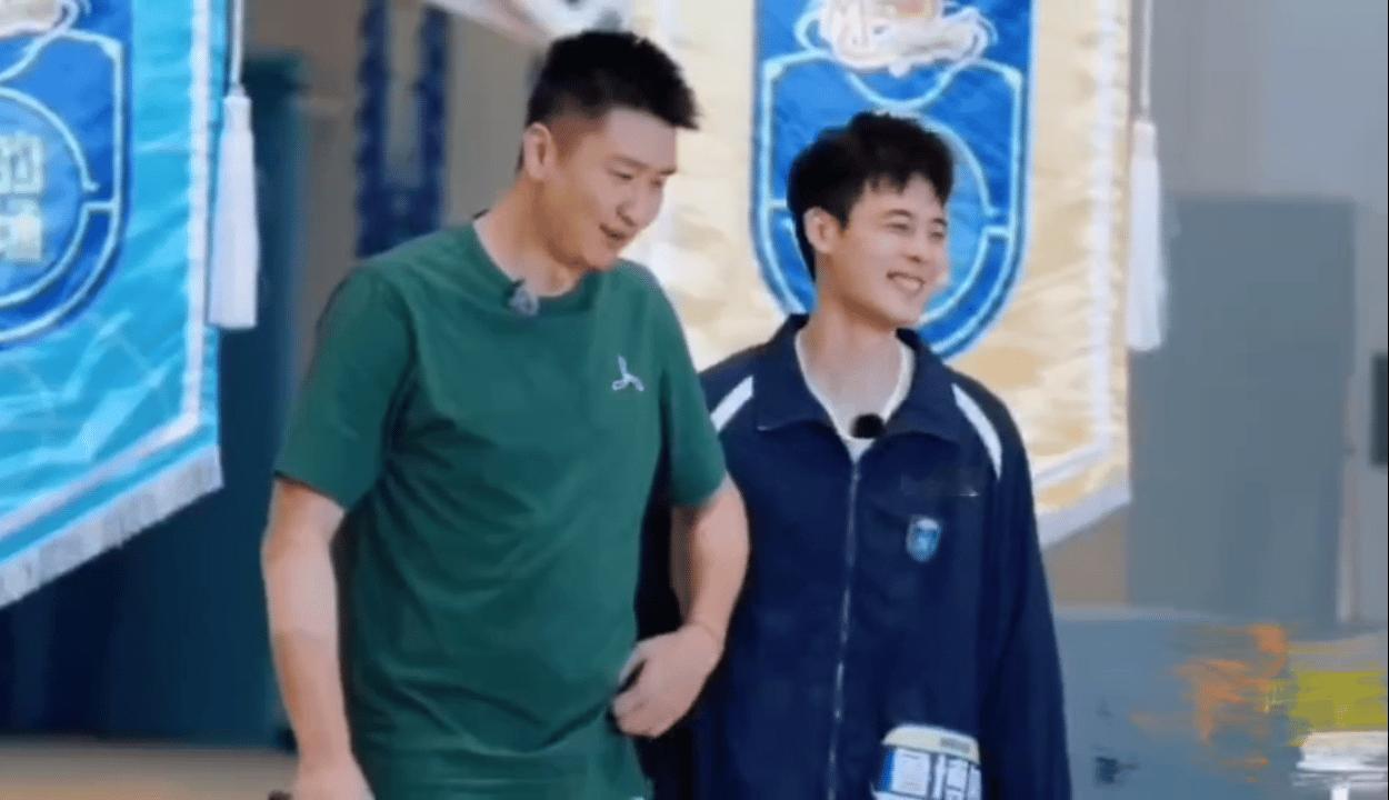 庞博对婚礼流程好熟悉  庞博直接现场主持婚礼了哈哈哈哈 