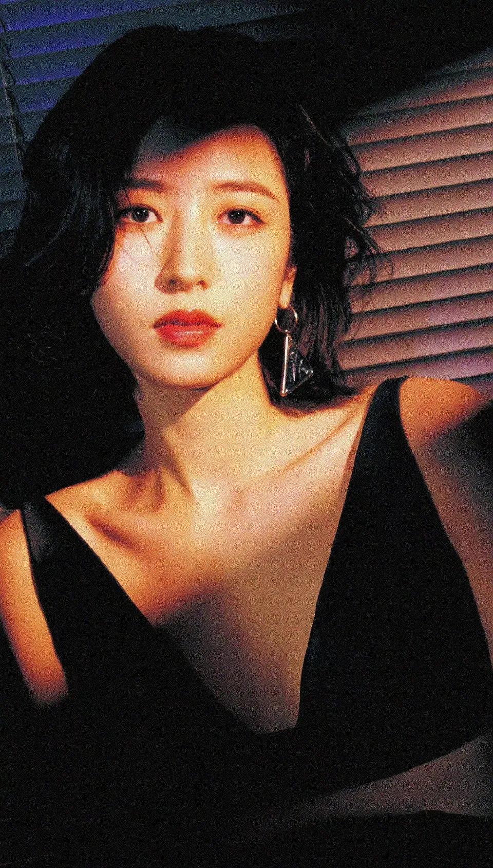 #美女#  谁能拒绝女星的港风造型呢？满屏的美女，一个比一个美