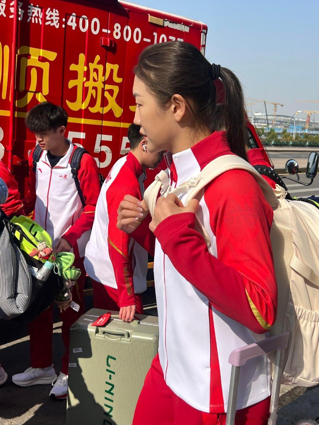 陈梦出发全运会！山东队红色队服真好看，青春活力无限？cr🍠找番茄🍅（见过陈梦