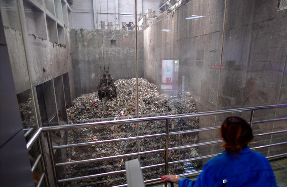 垃圾真的不够烧推进生活垃圾资源化利用，是绿色低碳发展的重要实践。现代垃圾焚烧发电