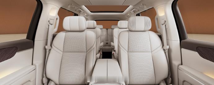 零跑汽车D19的内饰设计与细节，作为品牌目前的旗舰车型，它没有选择炫酷的科技风，