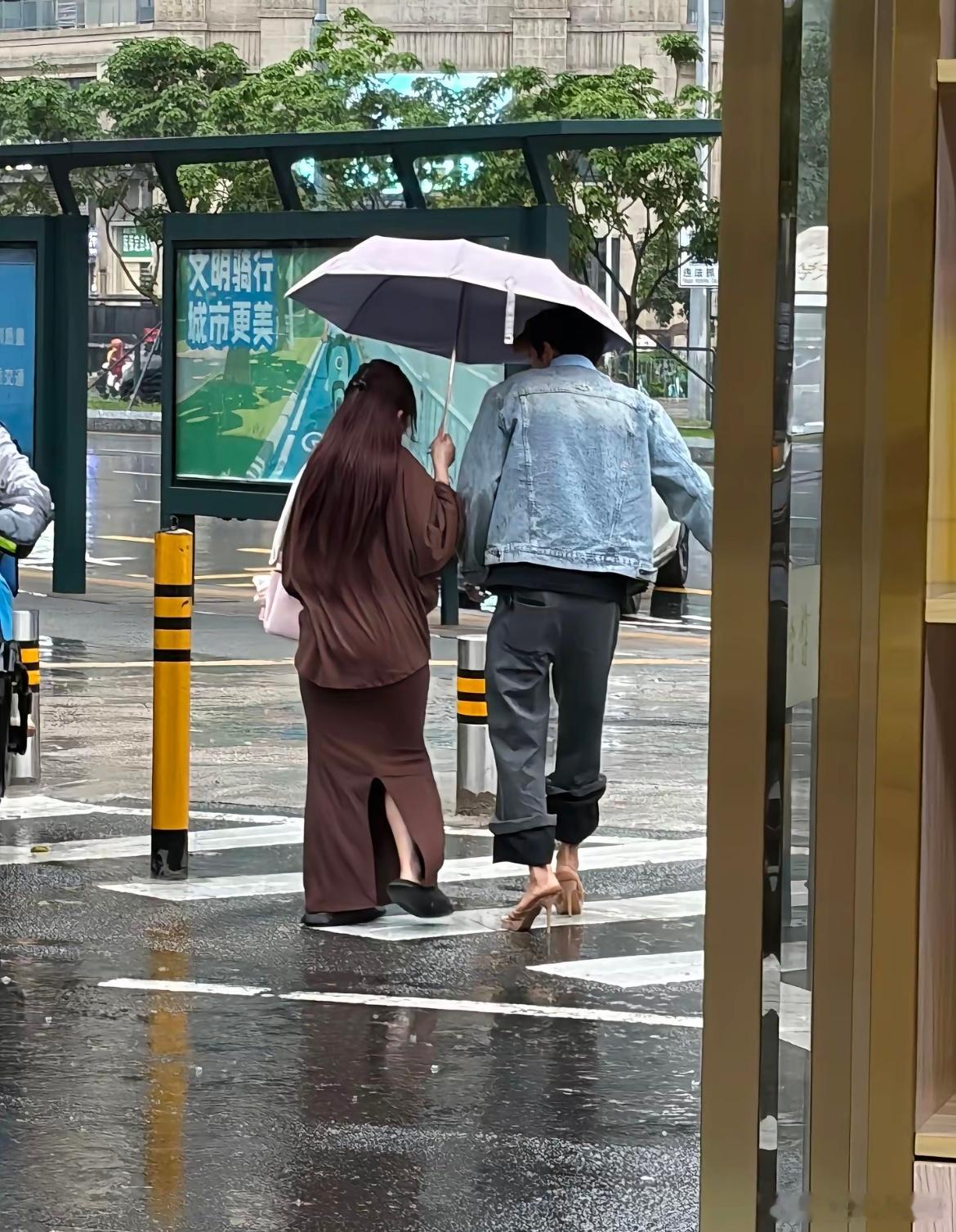 你说下雨天不好走路 那我跟你换 