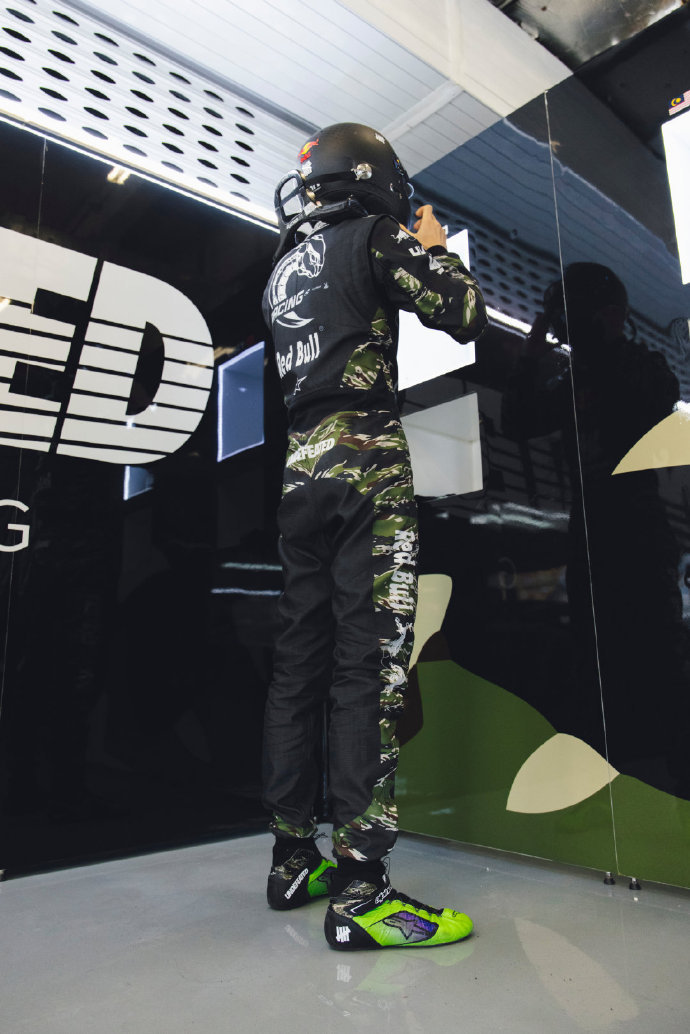 王一博85号即刻出发一组王一博P房随拍 王一博85号即刻出发，一组王一博P房随拍