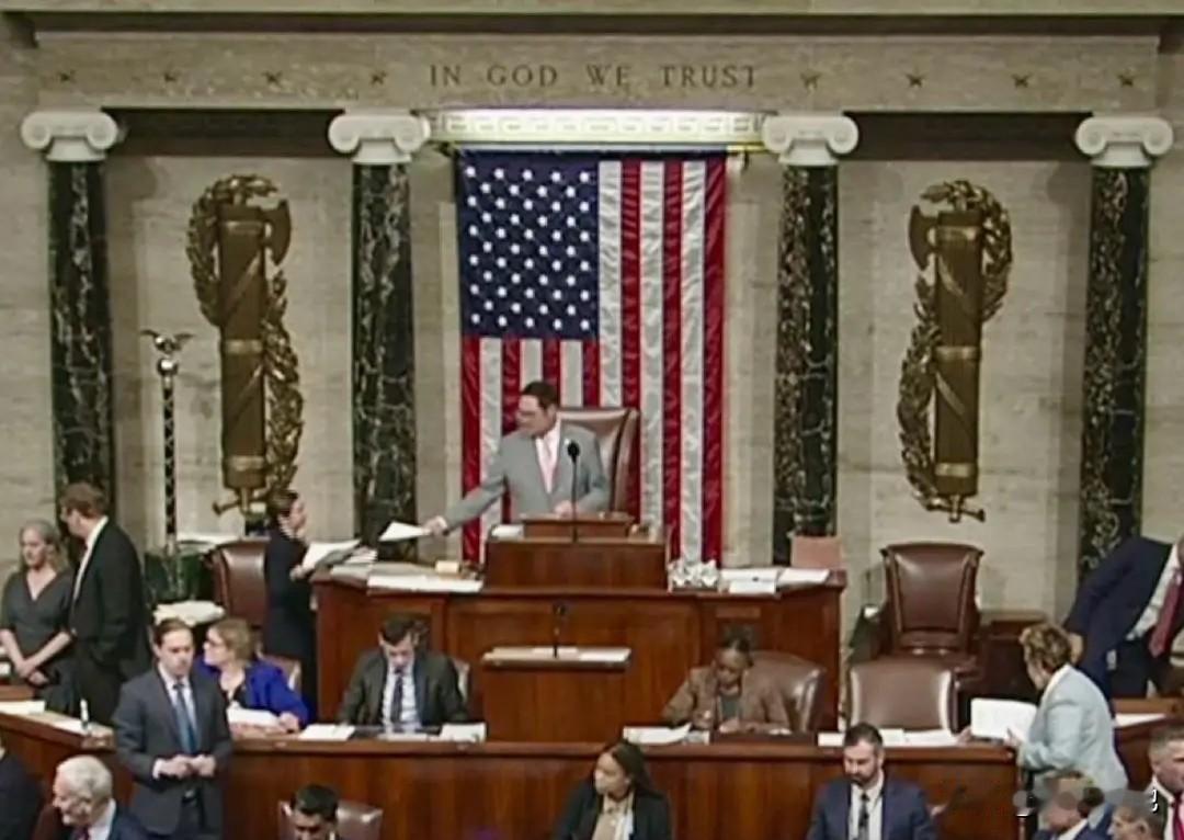 美国众议院通过法案，要求司法部公布爱泼斯坦的文件
众议院议员在周二下午几乎一致的