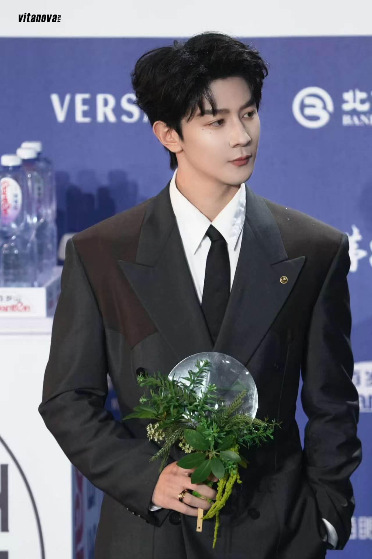 夏之光除了帅还是帅夏之光突然杀出一张帅脸颜值永远在线，镜头里的他又帅又亮眼，完全