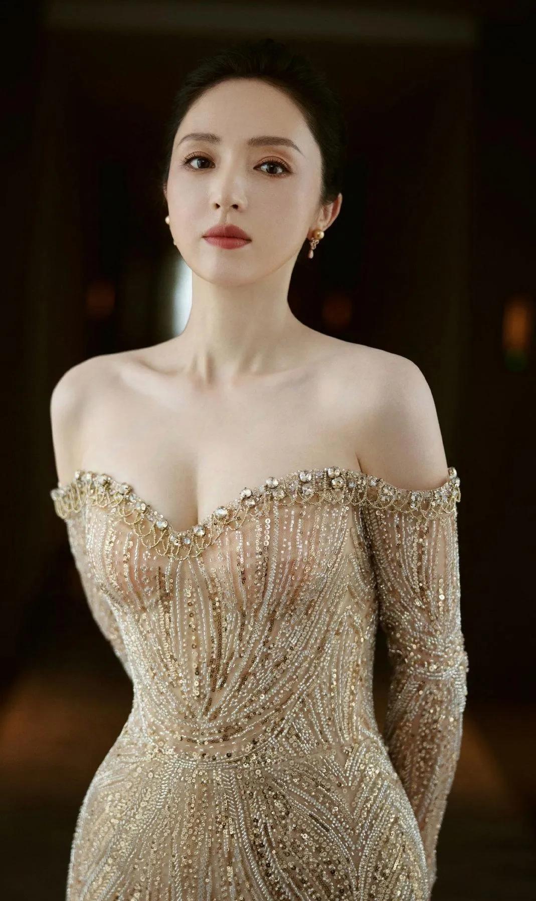 这位影视明星是谁#女星美照分享#