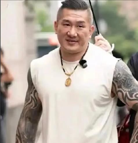 馆长对于自己纹身的回应：

对于我而言，身上的每一处刺青，都是活过来的证据，每一