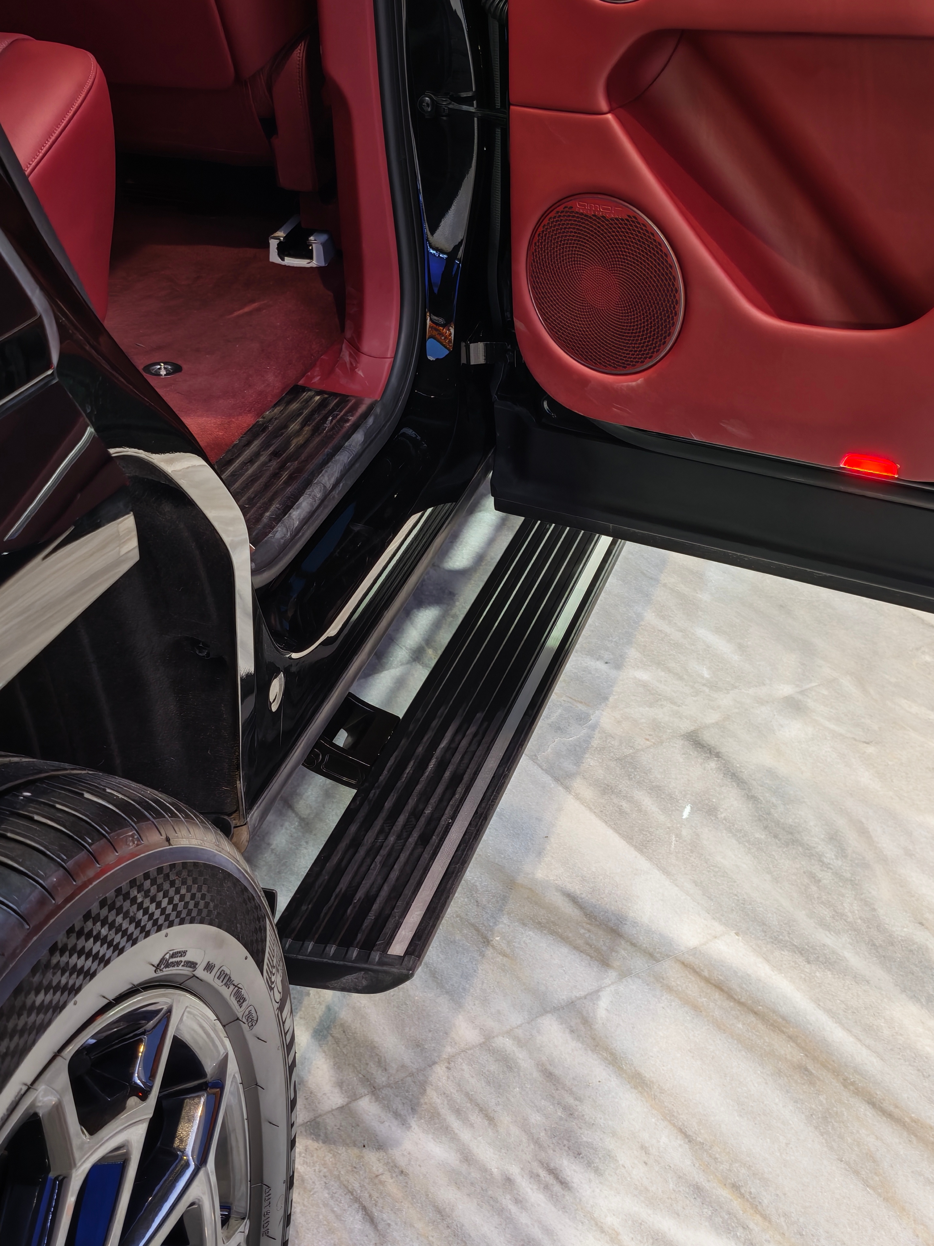 坦克 700 Hi4-Z 和 Hi4-T 两台车，本就是面对不同的环境设计的，外