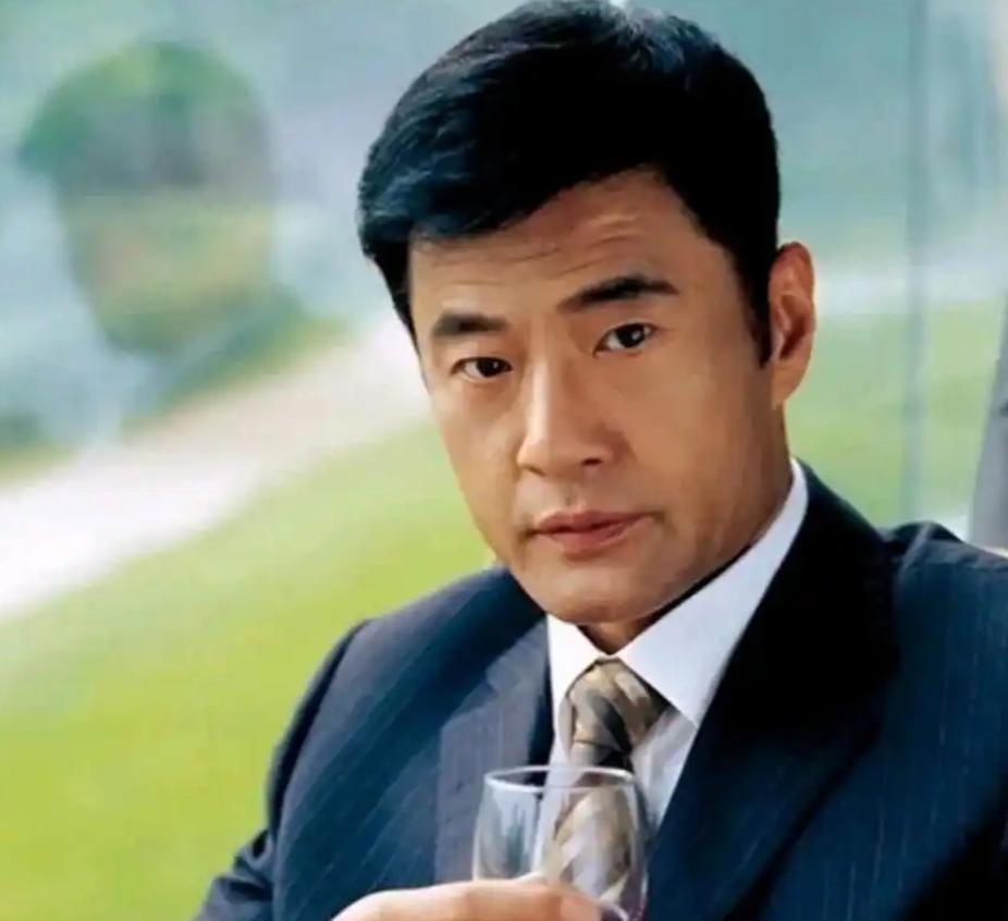 2003年，于荣光的父亲确诊肝癌，医生告诉他：如果不化疗，最多只能活3个月，谁知