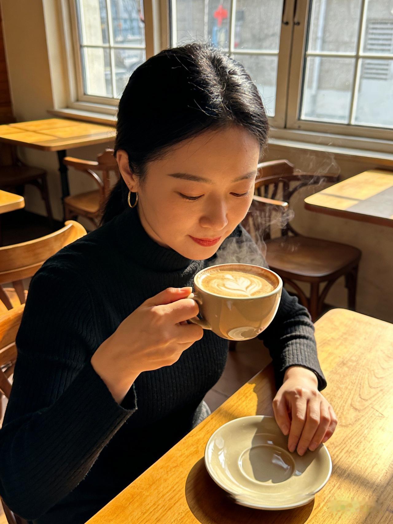 说一个非常现实的事：如果一个普通女人，年轻的时候，不婚不育，或者结婚了，不要孩子