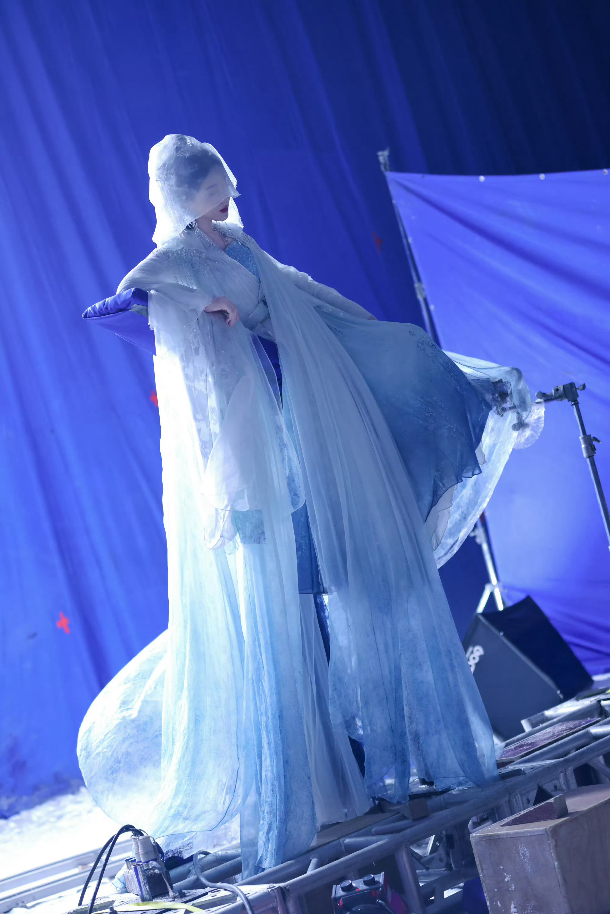 贺思慕坐在灯上原来是这样拍出来的，好仙好长的巴儿☺☺白日提灯白日提灯剧版