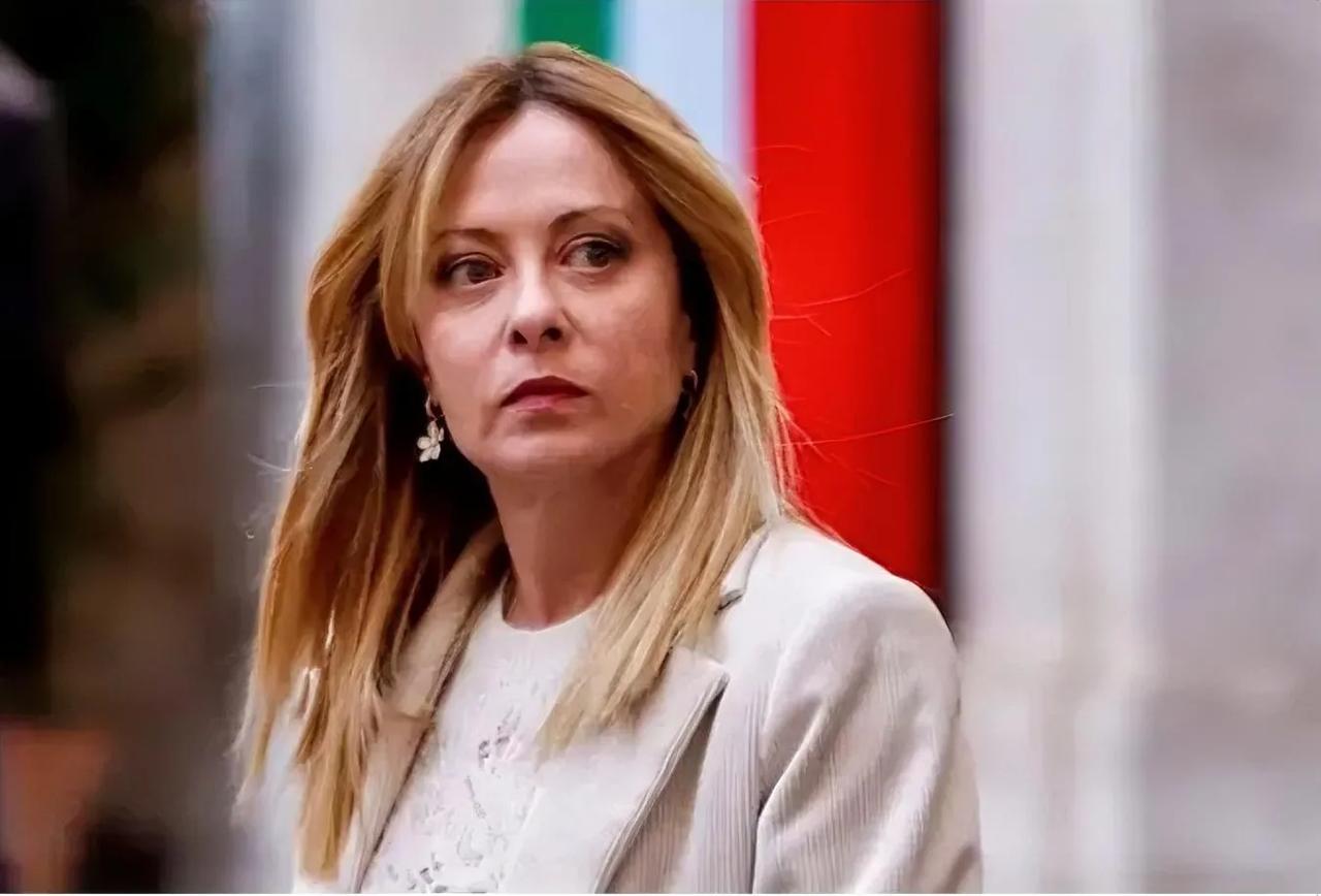 据美媒报道称，意大利总理梅洛尼明确表示，目前她与美国总统特朗普“意见不同”。梅洛