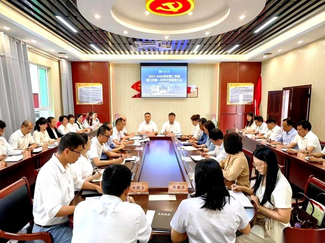 “八大攻坚行动！”
校长王千的声音在会议室里炸响，桌子上的水杯跟着震了一下。他死