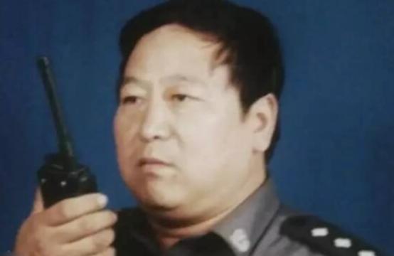 20岁的生命戛然而止，凶手逍遥法外，一个母亲的悲鸣响彻11年，只为一句真相。郑成