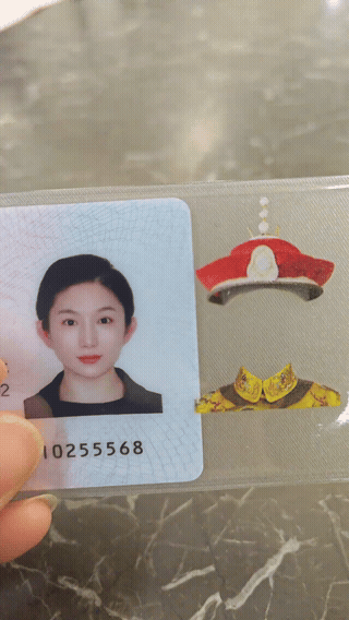 用上这个身份证保护套，
是不是瞬间高大上了。