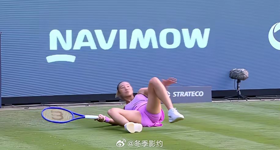郑钦文是真拼呀！郑钦文与谢拉在WTA500巴特洪堡站女单首轮比赛，当双方打到决胜