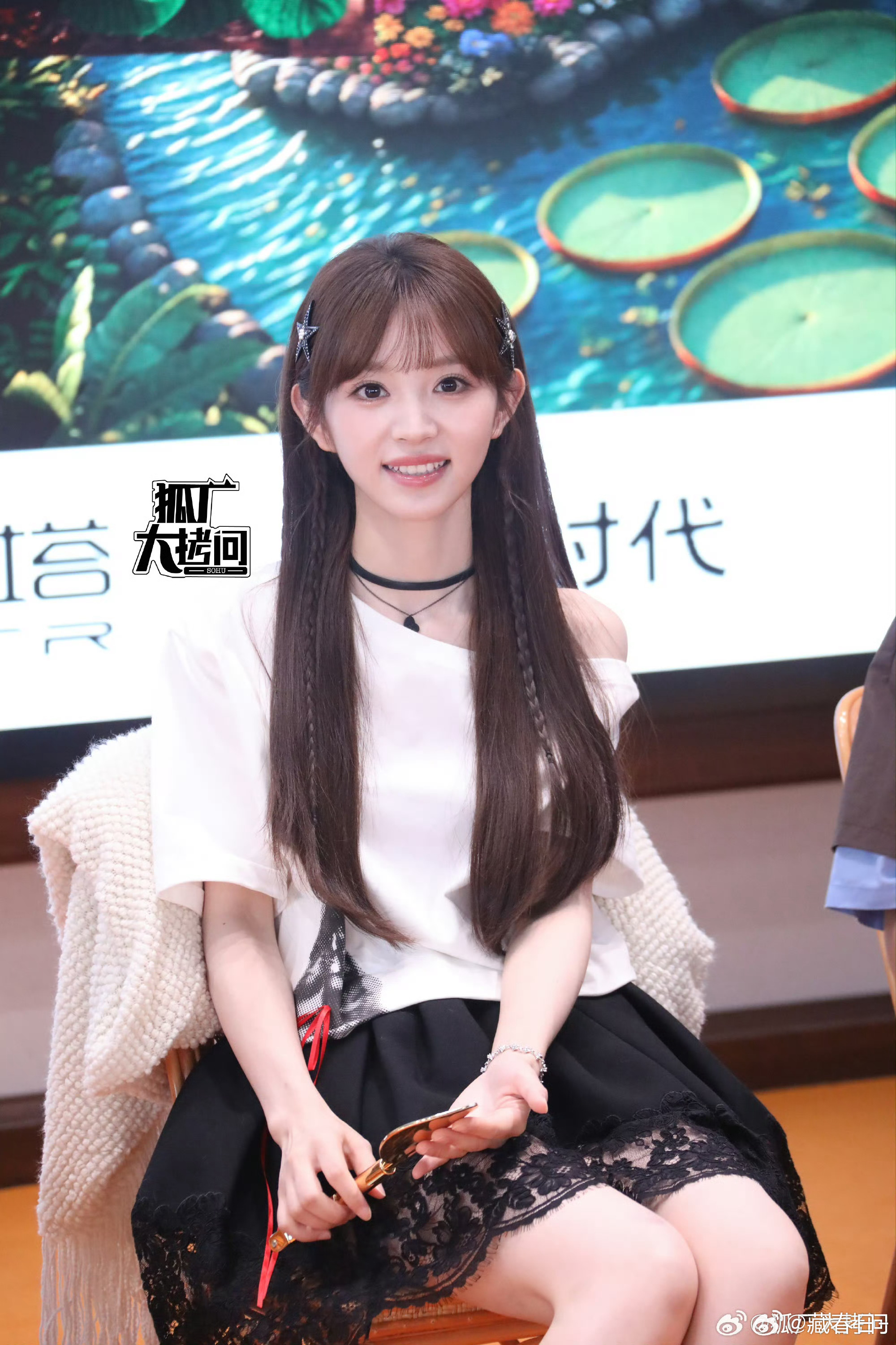 被这个田曦薇萌得昏天黑地了田曦薇发布会饭撒不停 田曦薇发布会入场简直就是暖心时刻