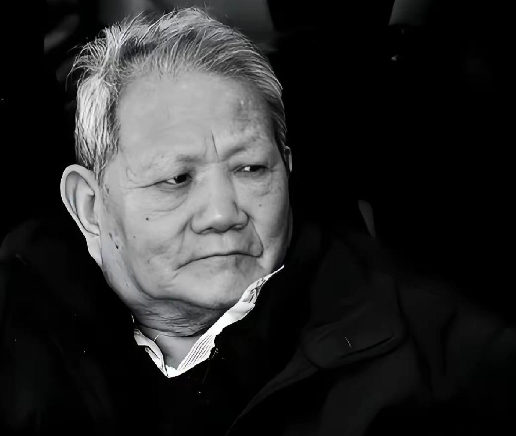 有些人的“雅”，其实脏得很。
​主席送给李银桥的《七律·长征》真迹，那是多厚重的