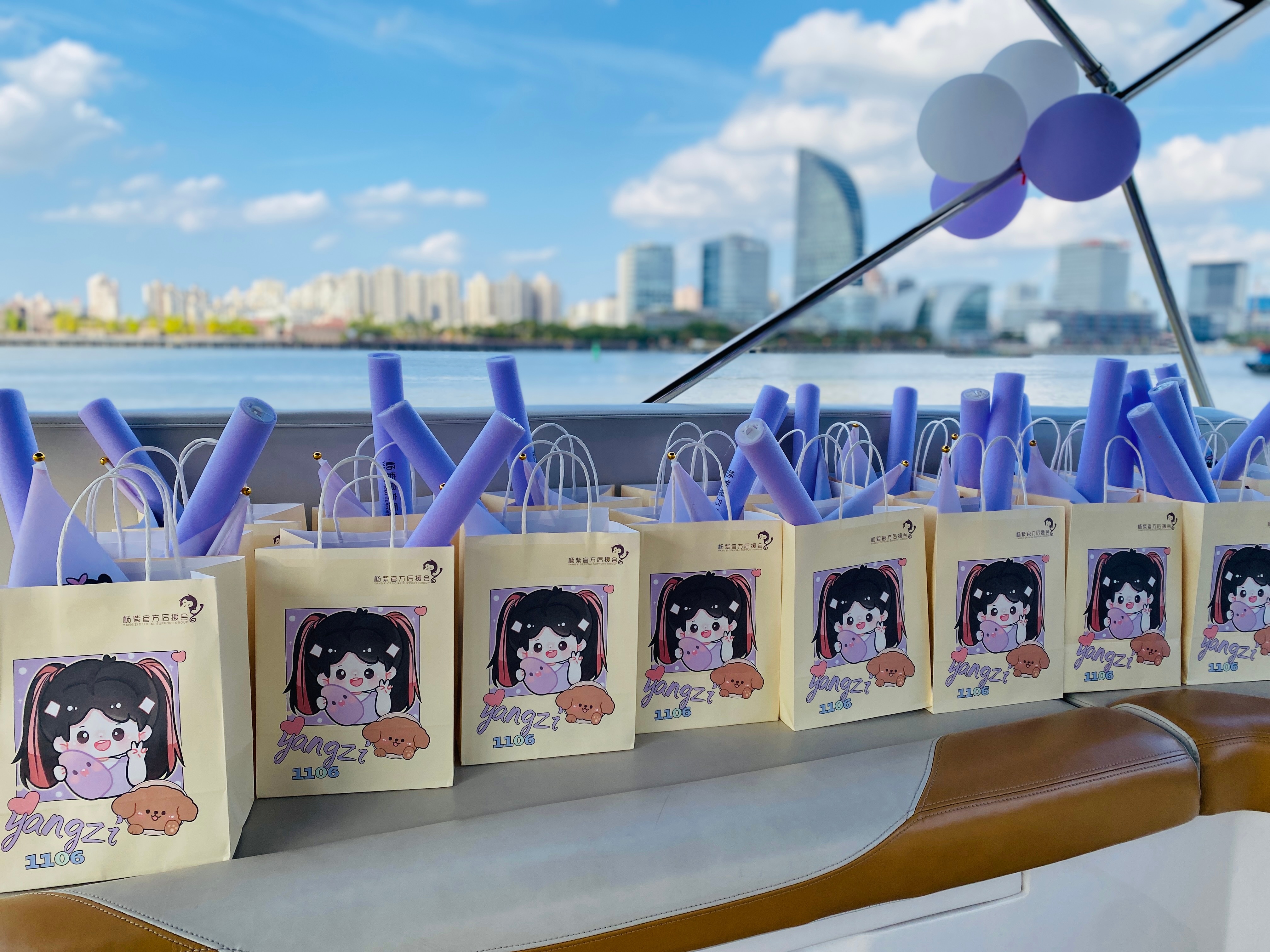 #杨紫[超话]# 💜#杨紫1106生日快乐# 【线下活动返图】 穿过人群掌舵而
