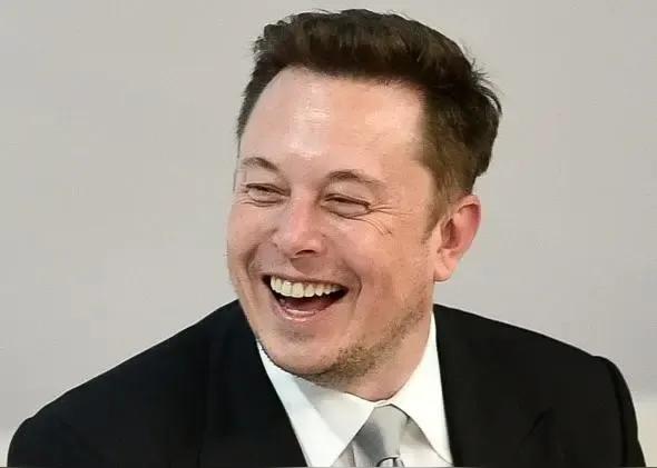 马斯克还是被骗了？
很难说从一开始，马斯克不知道自己会落得这样的下场，但是他还是